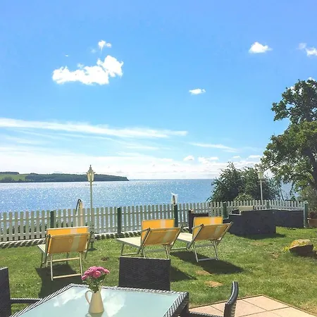 Apartment Alt Reddevitz - Haus Berlin Middelhagen